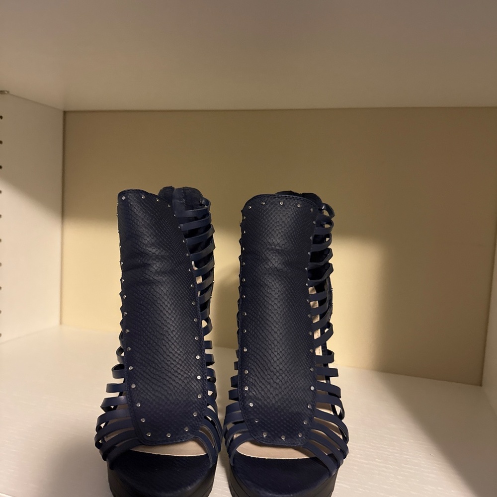 Shoes - Picture 3 of 4